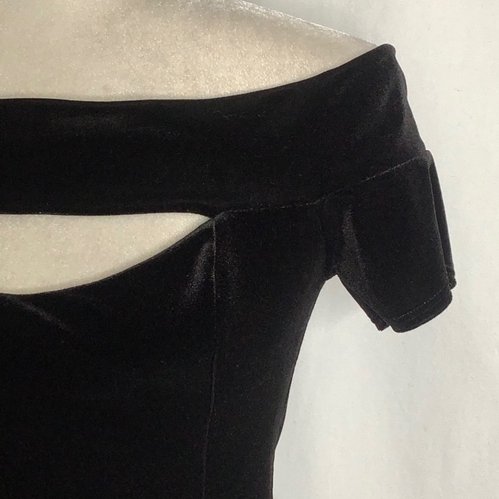 Elegant Black Velvet Peplum Off Shoulder Dress Size M Whimsigoth Vintage - Picture 11 of 16